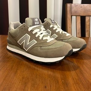 New Balance Men's Sneakers - Gray and White